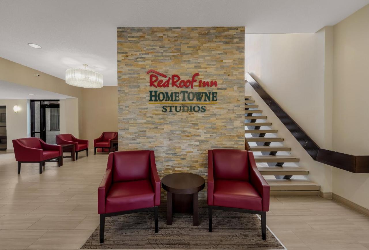 Hometowne Studios By Red Roof Painted Post Exterior photo